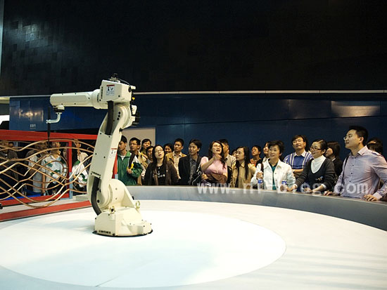 广东科学中心，灵活的机械手臂